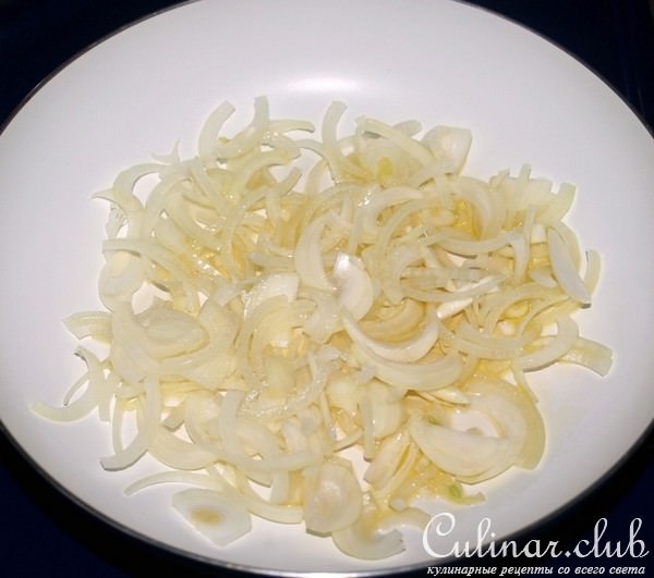 Рыба с овощами и оливками с рисом на гарнир