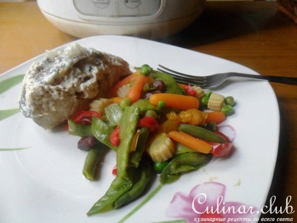 Треска в сметане с овощами