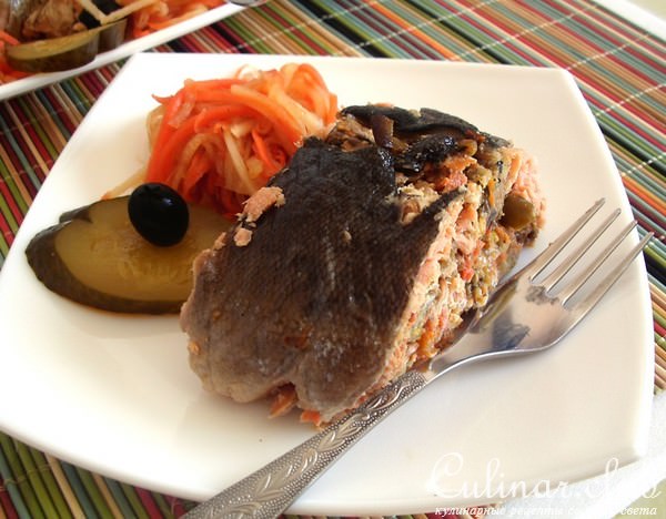 Горбуша, фаршированная овощами.