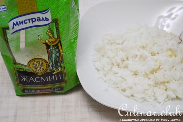 Рисовое суфле с пармезаном и томатным соусом.
