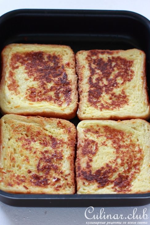 Французские тосты с творожным сыром и клюквенным соусом