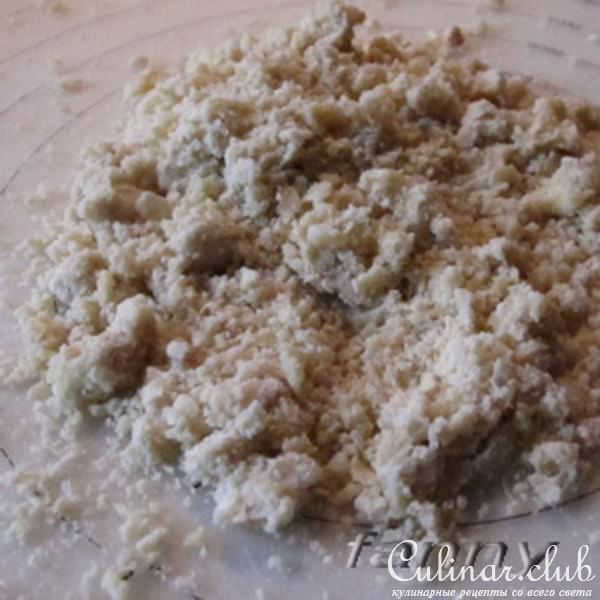 Крамбль с персиками и лавандой