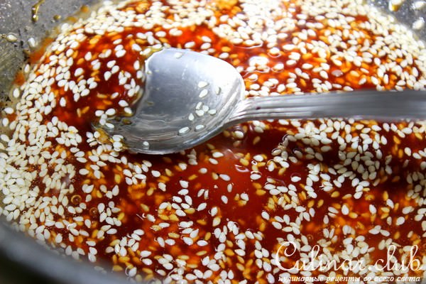 Фрукты в кунжутной карамели по - китайски.