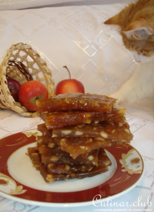 Яблочная пастила с орехами.
