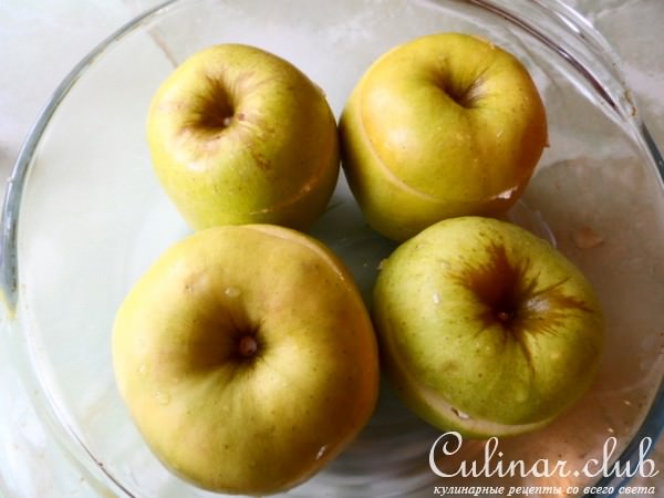 Яблочки печёные с творогом и сухофруктами.