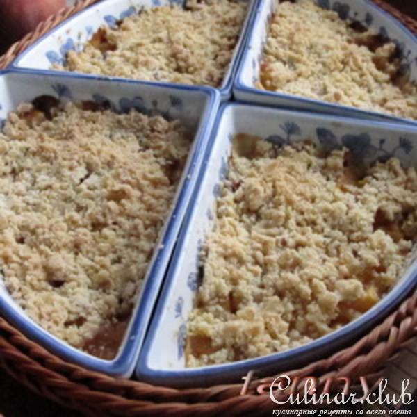 Крамбль с персиками и лавандой