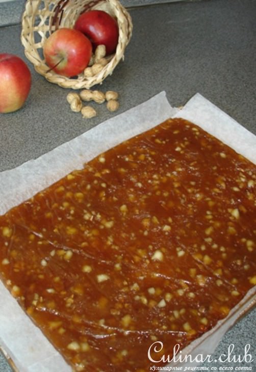 Яблочная пастила с орехами.