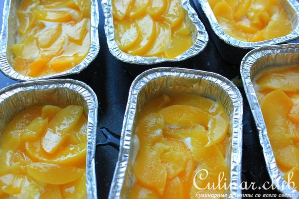 Творожники с кокосом и персиками
