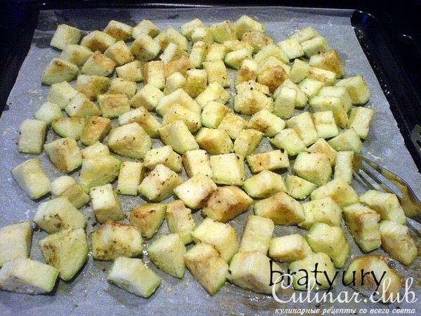 Кабачки, печёные в духовке, со сметаной и укропом