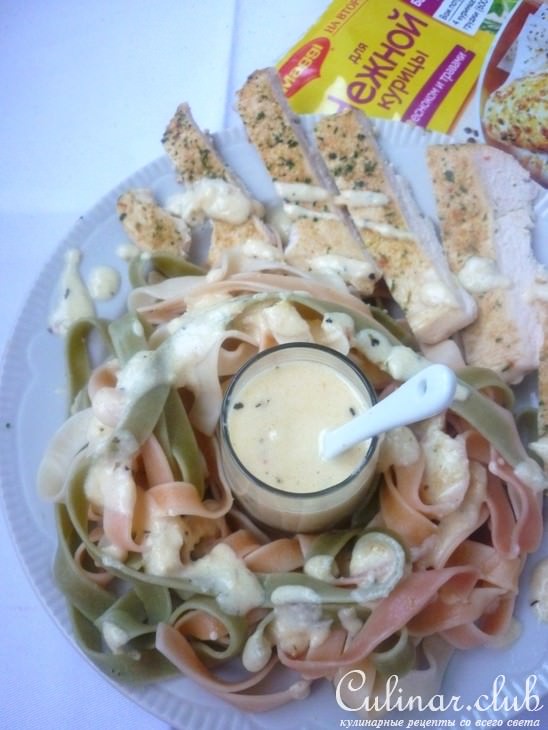 Паста Linguine с лимонным соусом для нежной курочки с чесноком