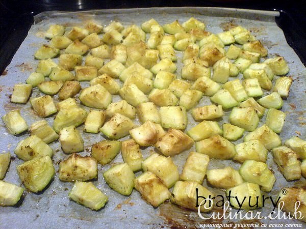 Кабачки, печёные в духовке, со сметаной и укропом