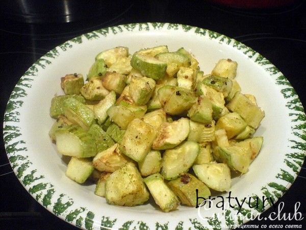 Кабачки, печёные в духовке, со сметаной и укропом
