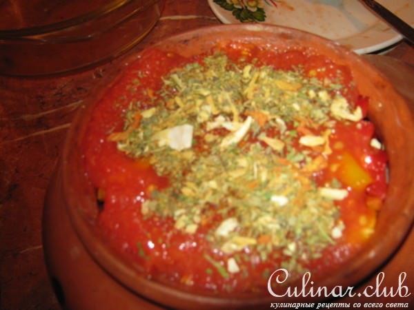 Картошка с грибами и мясом в горшочках