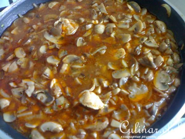 Гуляш грибной с кусочками курицы