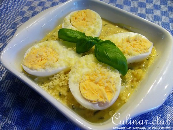 Яйца с соусом из цукини с горчицeй