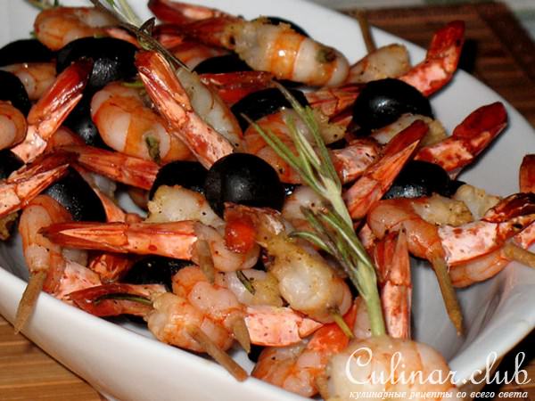 Креветки,грилованные с оливками на веточках розмарина