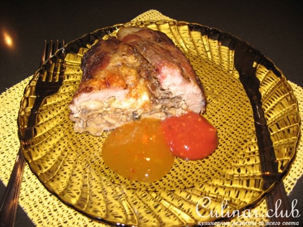 Мясной рулет с грибами