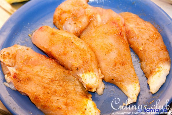 Роллы из баклажанов с курицей и спагетти