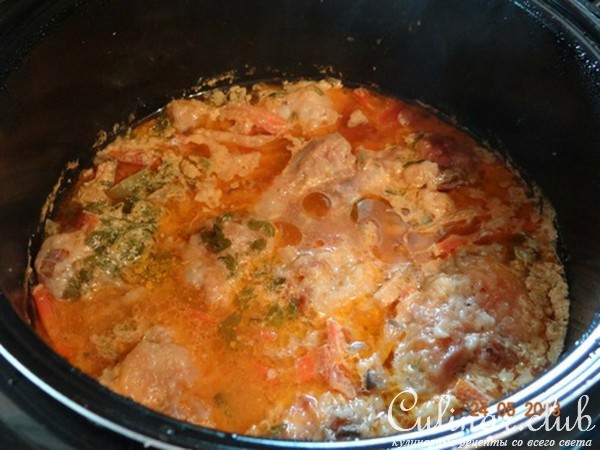 Нежная курочка в овощной подливе в мультиварке