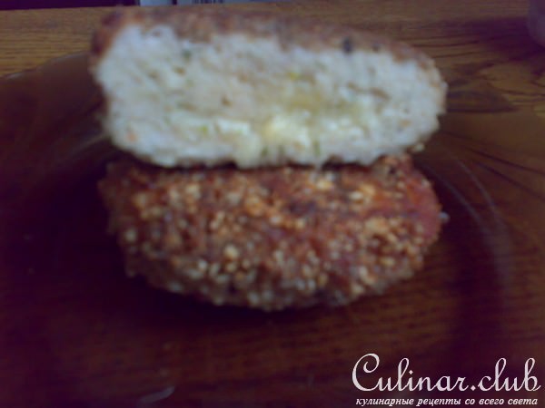 котлетки с начинкой из ананаса под ореховой корочкой