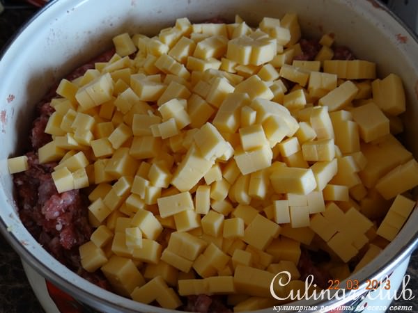 Колбаса домашняя жаренная с сыром