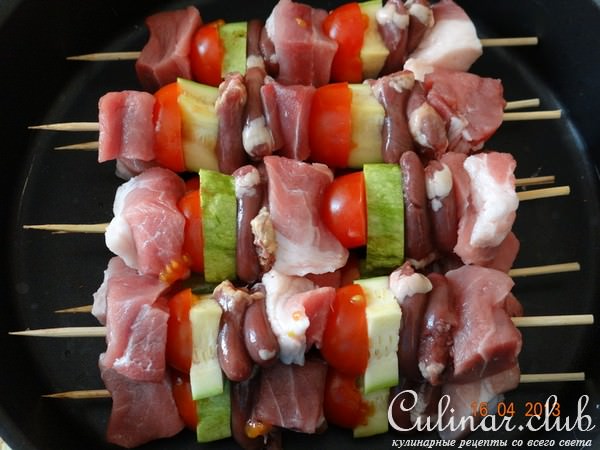Мини-шашлычок из куриных сердечек и свинины с овощами, маринованный в кисло-сладком маринаде