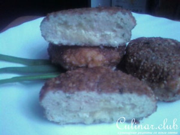 котлетки с начинкой из ананаса под ореховой корочкой