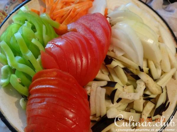 Нежная курочка в овощной подливе в мультиварке