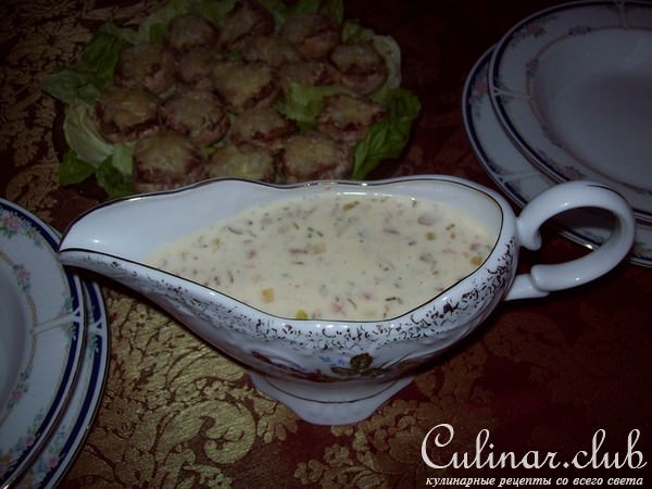 Фаршированные шампиньоны с соусом.