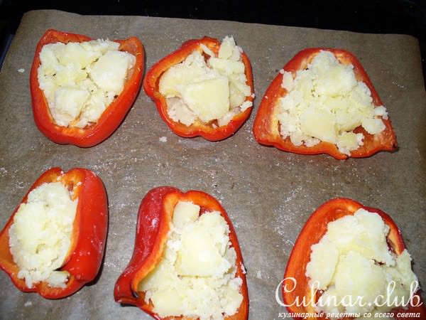 Картошка запеченная в болгарском перце под сыром ( утилизация вчерашней картошки)