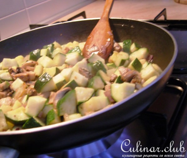 Цукини и шампиньоны запеченые с сыром Моцарелла