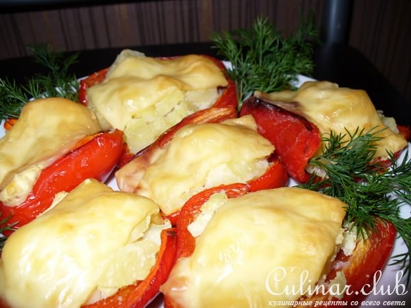 Картошка запеченная в болгарском перце под сыром ( утилизация вчерашней картошки)