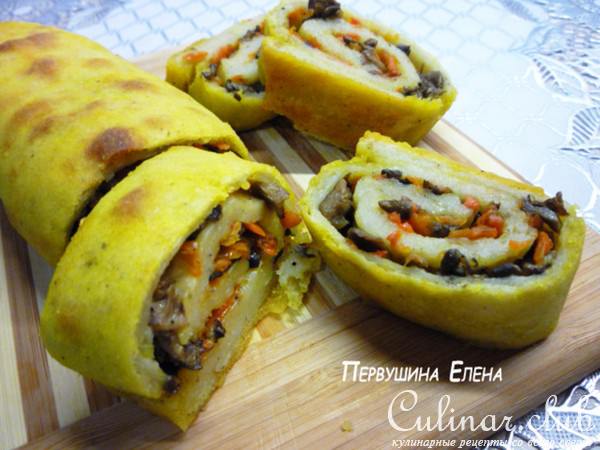 Рулет из картофельного теста с морковно-грибной начинкой