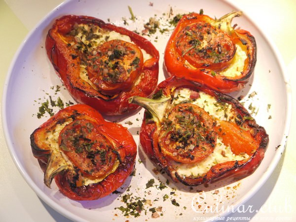 Запеченная паприка с брынзой и помидорами