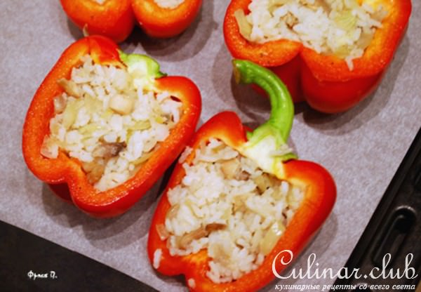 Перцовые чашечки с рисом и грибами