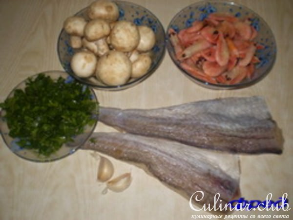 Морской окунь с грибами и креветками