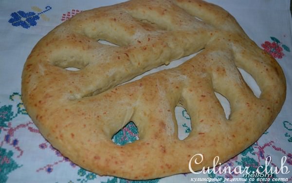 Фугасс на белом вине с сыром