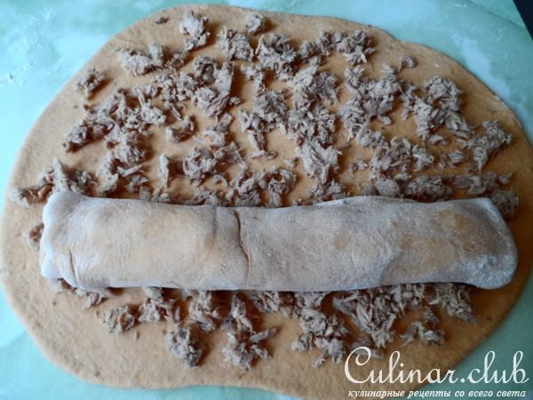 Закусочный хлеб с тунцом,оливками,сыром,на томатном соке Томато Густо.