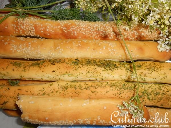 Хлебные палочки с соусом