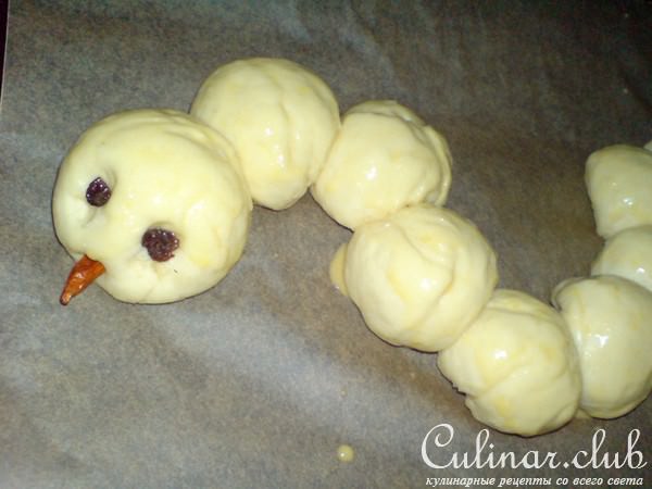 "Змейка" из булочек