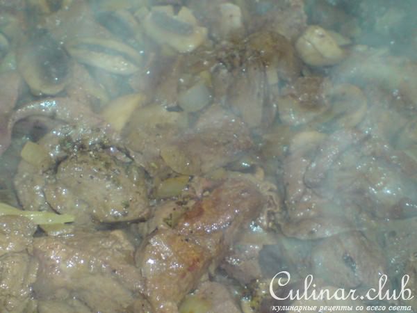 Торт-паштет из телячьей печени с шампиньонами и грецкими орехами.