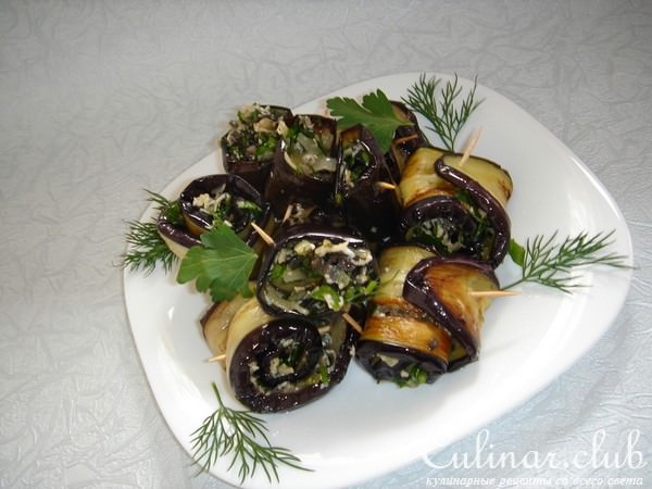 Рулетики из баклажанов c сыром и оливками
