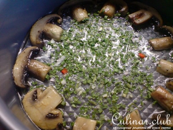 Торт-паштет из телячьей печени с шампиньонами и грецкими орехами.