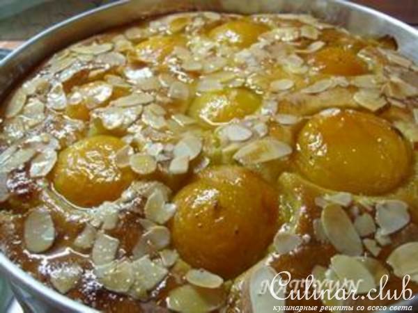 Пирог с абрикосами и шафраном.