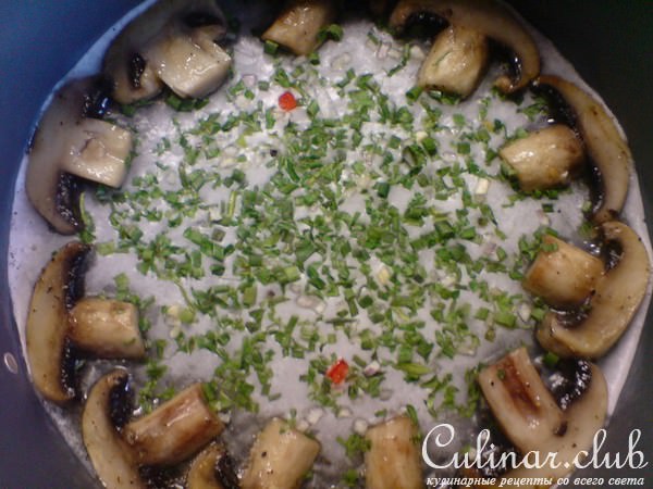 Торт-паштет из телячьей печени с шампиньонами и грецкими орехами.