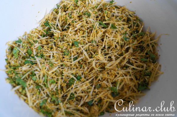 Рулет из свинины с сыром и фисташками
