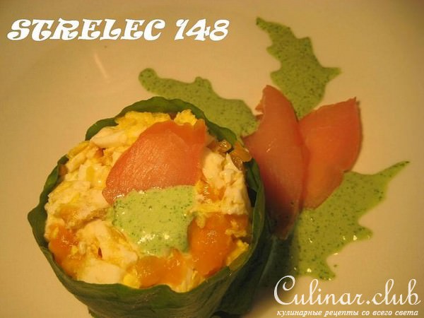 Карпаччо из курицы с яйцами и соусом из щавеля.