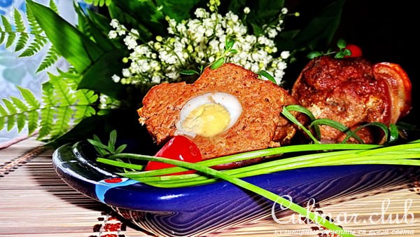 Мясные кексы с чечевичной мукой, перепелиными яйцами и жгучим перцем