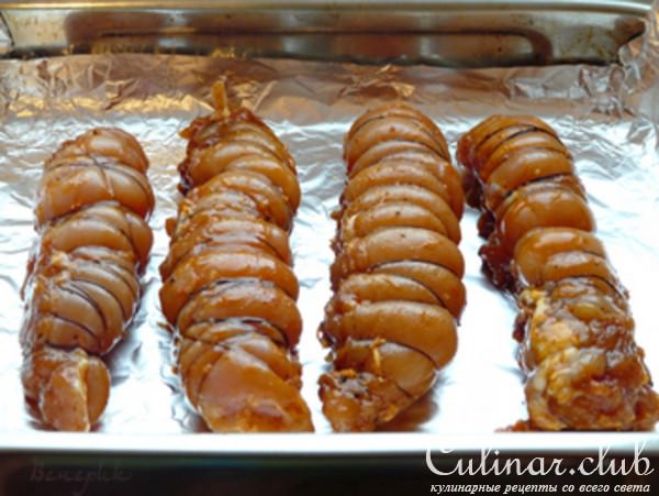 Куриная пастрома с мёдом, паприкой и соевым соусом.