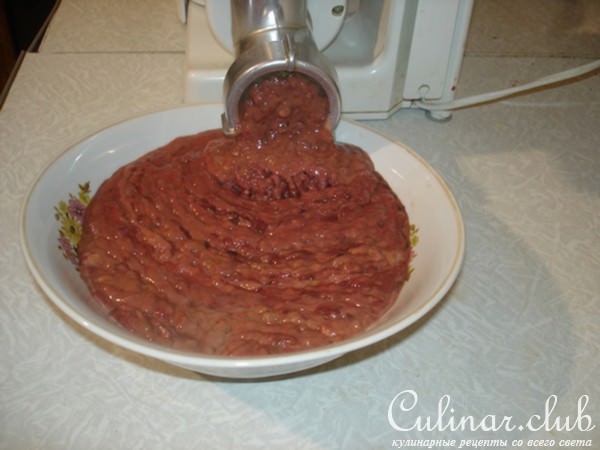 Сальники из куриной печени с брусничным соусом